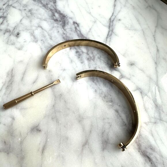 18k - 10 Zircon LUXURY Screw Design Bracelet, Bangle, Cuff, Unisex Style SC2 - Picture 4 of 5